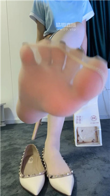 【木万】顾客偷窥店员肉丝脚    250724-31