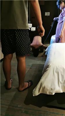 【美容院】骑马肉丝脚踩踏虐双奴 JS250801-32