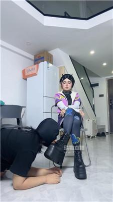 【素人挖掘机】cos女神虐-超后鞋底踩虐 JS250803-9