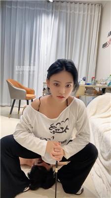 【甜甜】强制坐脸窒息-脏鞋白袜踩 bf56658