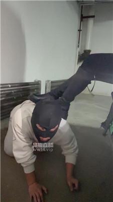 【77夫妻】车库内-长靴白袜玩贱奴 JS250926-6