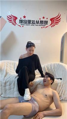 【甜甜】白袜脚踩虐-坐脸窒息  JS250929-5