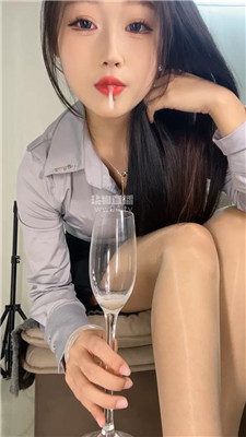 【蓓蓓】臭痰盂吃口水    251101-4