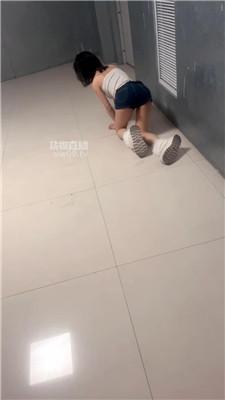 【羽田岁】户外羞辱母畜狗 JS251209-26