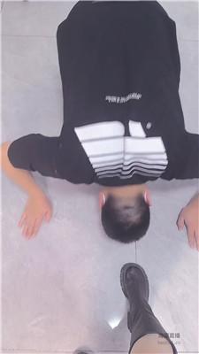 【鱼主】舔完脏鞋舔马桶 JS251214-3