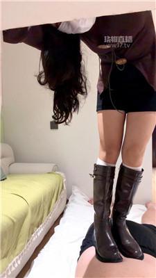 【辣辣】长靴白丝踩地毯奴 JS251229-9