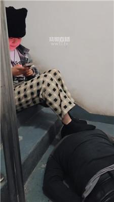 【是櫻櫻呀】楼道踩贱奴 JS260108-16